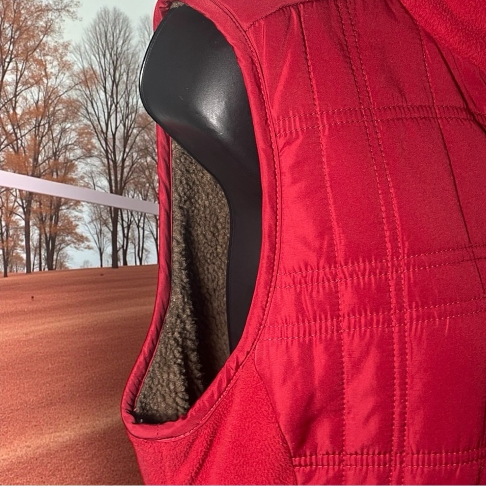 Columbia Red Quilted Sherpa Lined Vest Size Medium - Picture 5 of 15